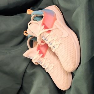 Womens Nike Air Max Trainers Bella Nice Size 9